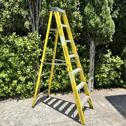 7 Ft Husky Fiberglass Step Work Ladder Lightweight Fold Up Fold