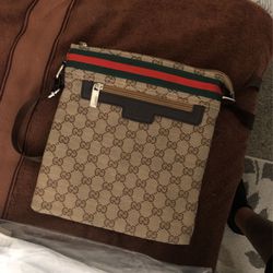Gucci Bag Unisex In Great Shape - Gucci Backpack Thats $400 So The First Gucci Bag Give Me $250 An Backpack $400
