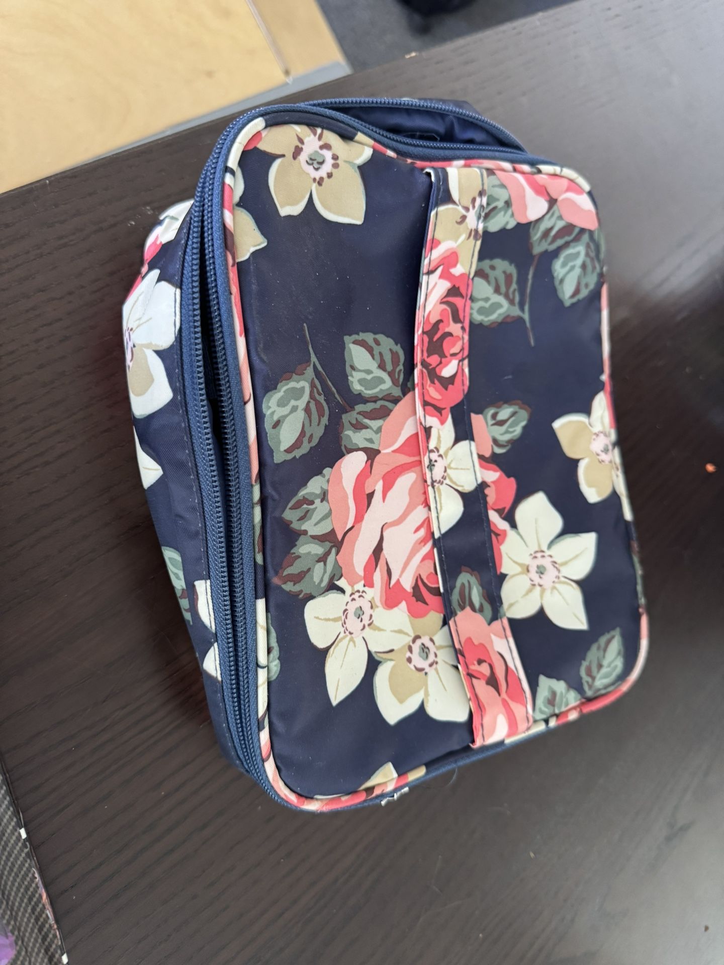 Travel organizer 