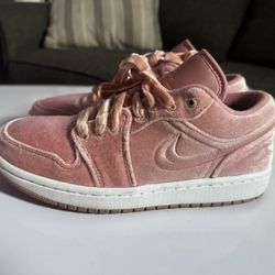 WMNS  Nike AIR  Jordan 1 Low SE  Pink Velvet 