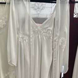 Oscar De La Renta Nightgown And Robe