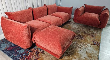 ​✨ LIKE NEW (10/10) MODERN RUST CHENILLE MODULAR SECTIONAL + CUDDLE CHAIR & OTTOMAN ✨