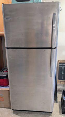 Frigidaire Stainless Steel Top-Freezer Refrigerator