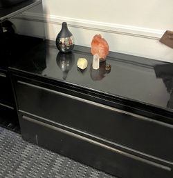 Two Drawer Lateral Filing Cabinet -- Black
For sale is a heavy duty 2 drawer lateral filing cabinet in good condition. This cabinet is built to la