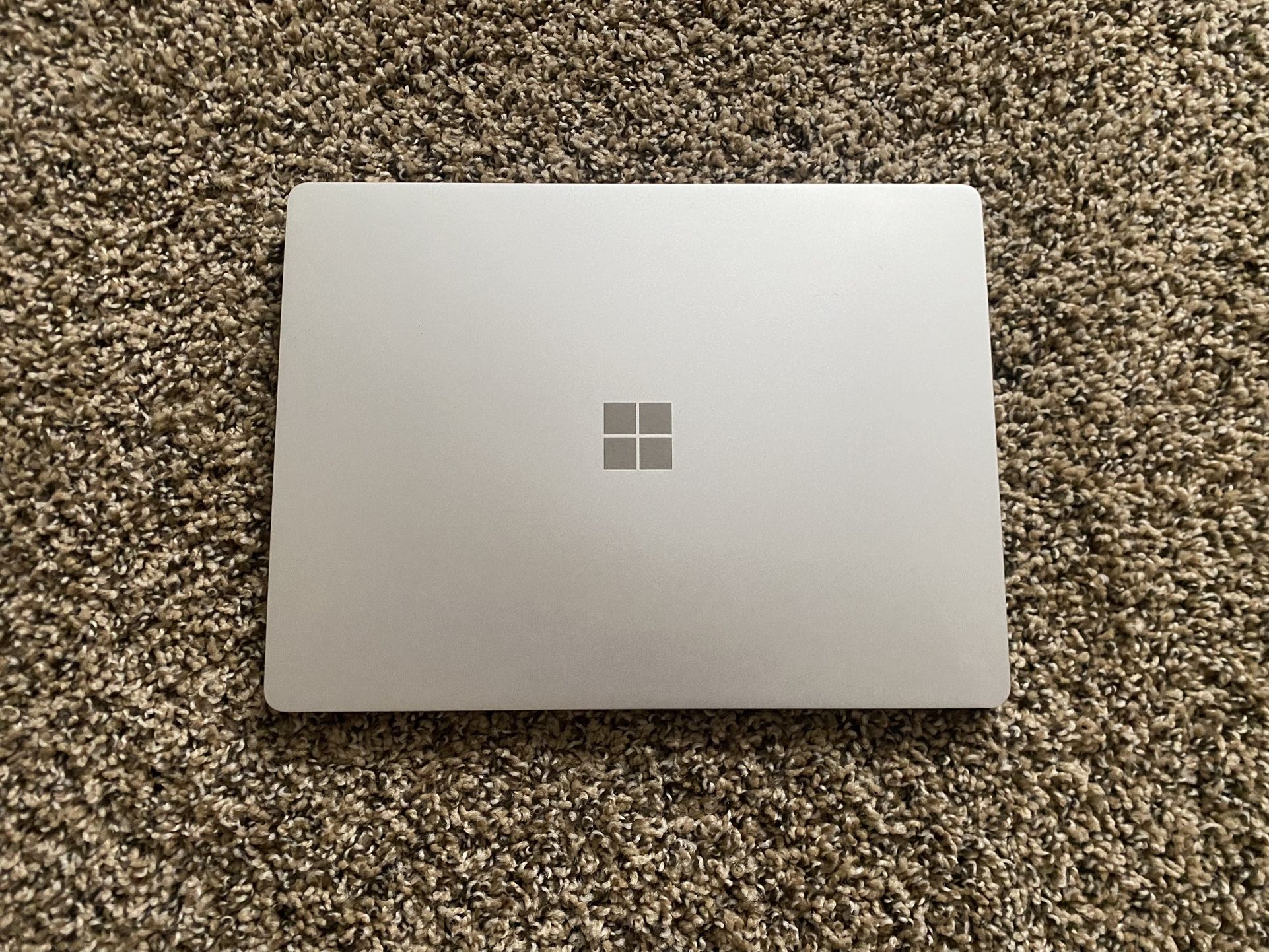 Microsoft Surface Laptop Go 12.4" (128 GB, Intel Core i5, 8GB) - Silver