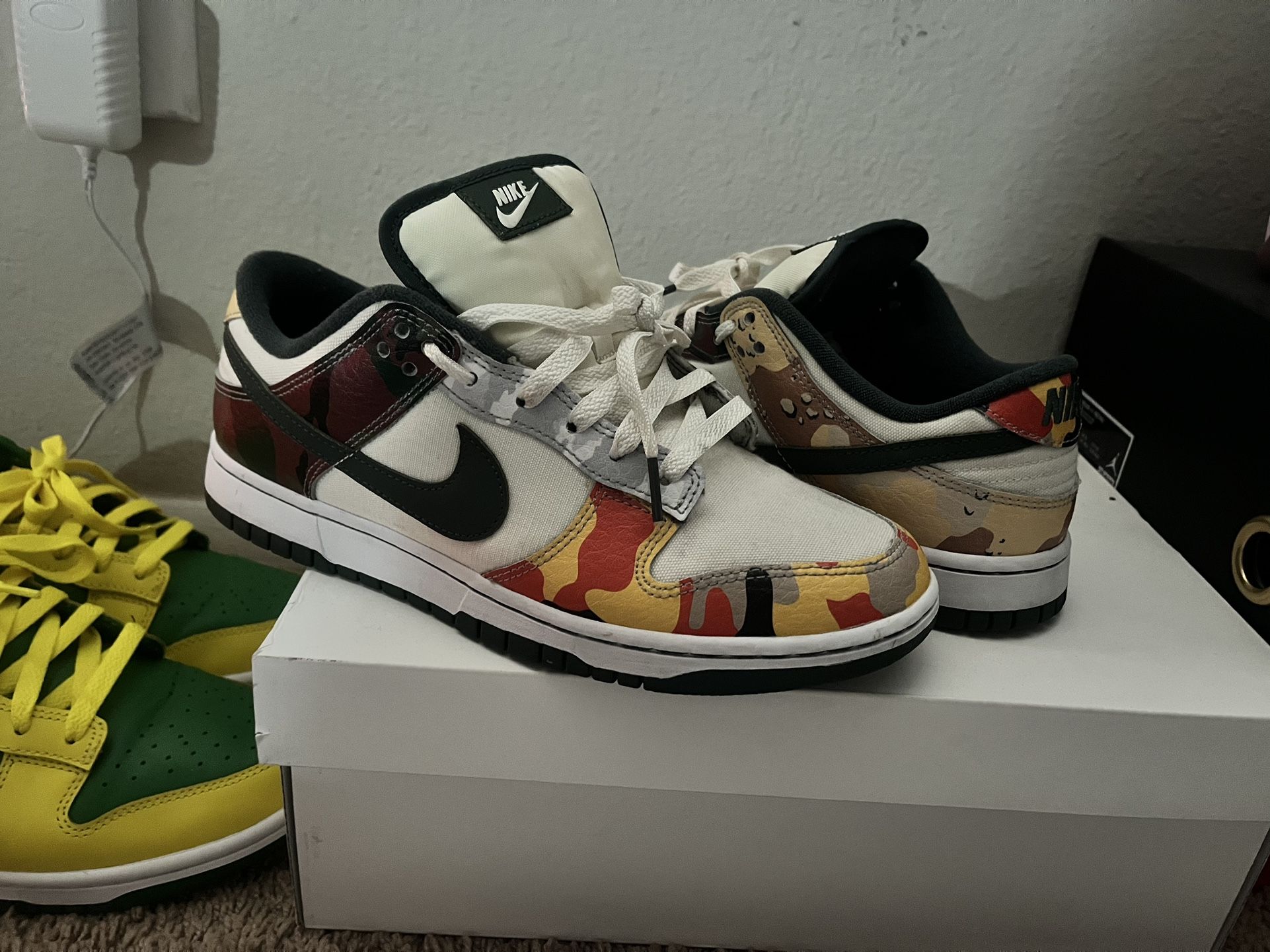 8.5 Nike Dunks Clean