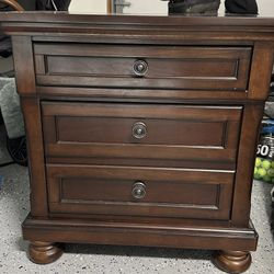 Nightstand 