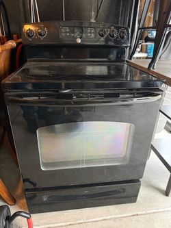 GE Black Electric Range with Glass Cooktop