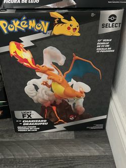 Charizard Deluxe Figure