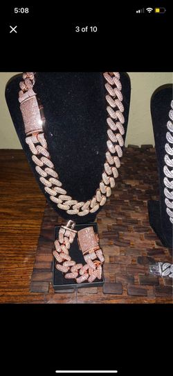 Beautiful rosegold set 22in iced out Cuban link with 8in matching bracelet