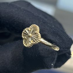 14k Gold Clover Ring Size 6.25
