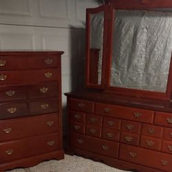 Dresser  &,mirror 