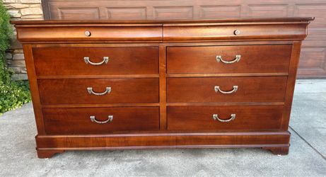 Drexel Furniture 8-Drawer Dresser
