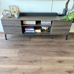 TV console 
