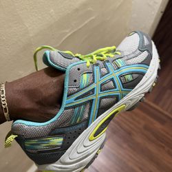 ASICS SIZE 11 JORDAN MVP SIZE 10