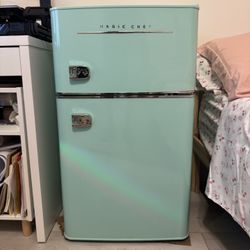 Magic Chef Mini Fridge 
