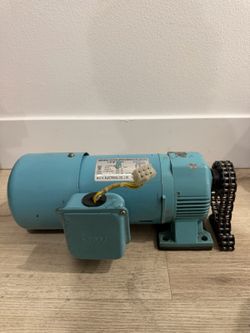 MCN 1/2 HP Gear Motor 1:10 Ratio 110/220V 1720/1450 RPM Chain Drive
