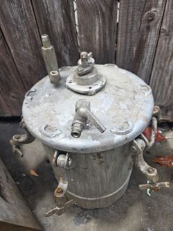 Paint pot