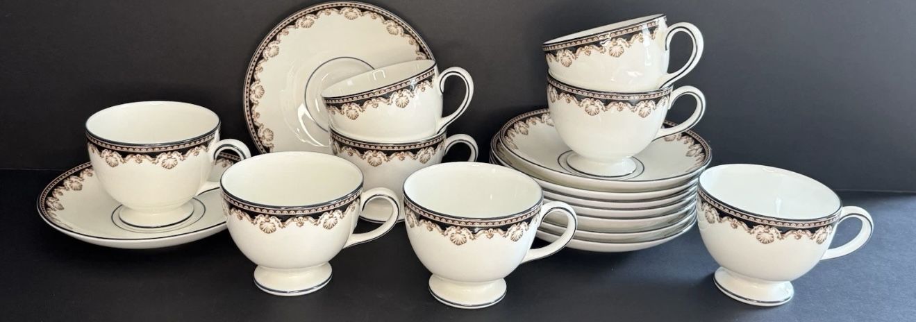 Vintage Wedgwood Medici Bone China England Tea Cup Saucer Set Clam Shell Set 8