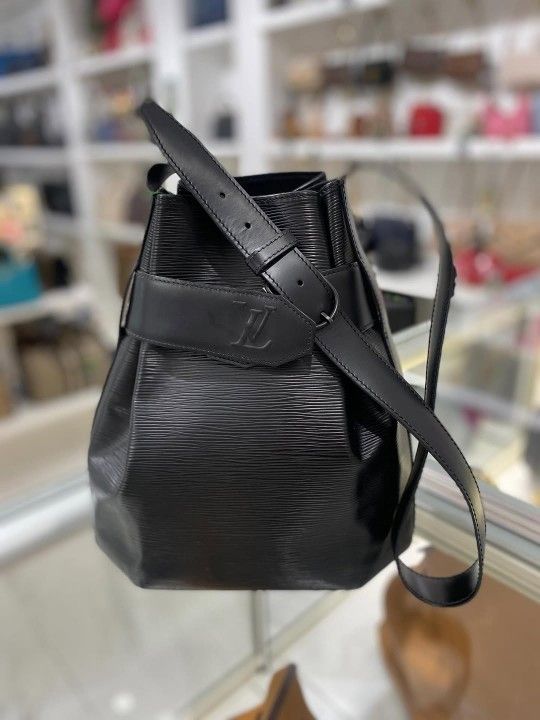 Louis Vuitton Sac De’Paule Shoulder Bag – Black Epi Leather