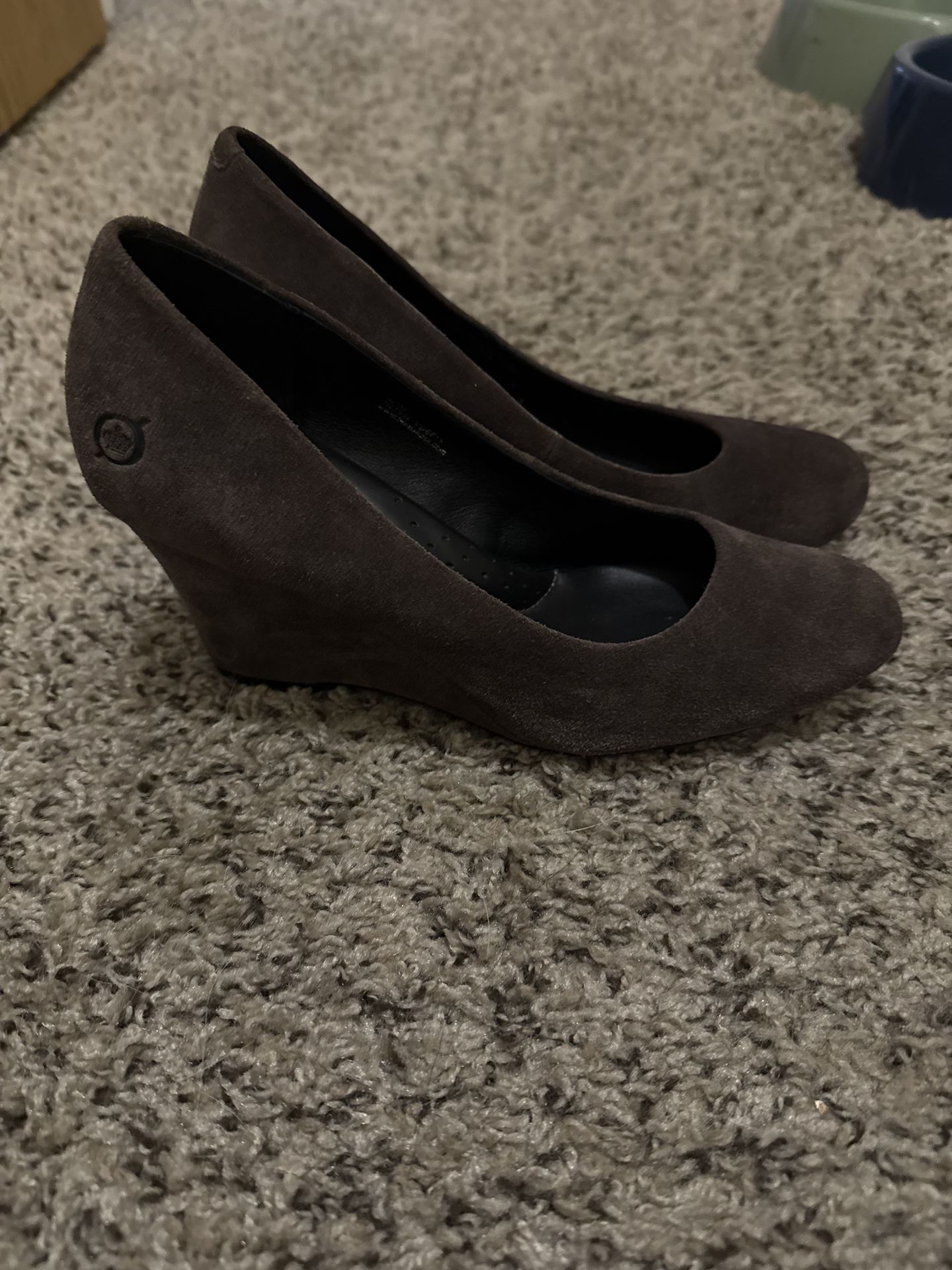 Grey/brown suede heels