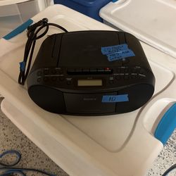 Sony Model CFD-S70 Personal Audio Player(mega Bass) Aux In