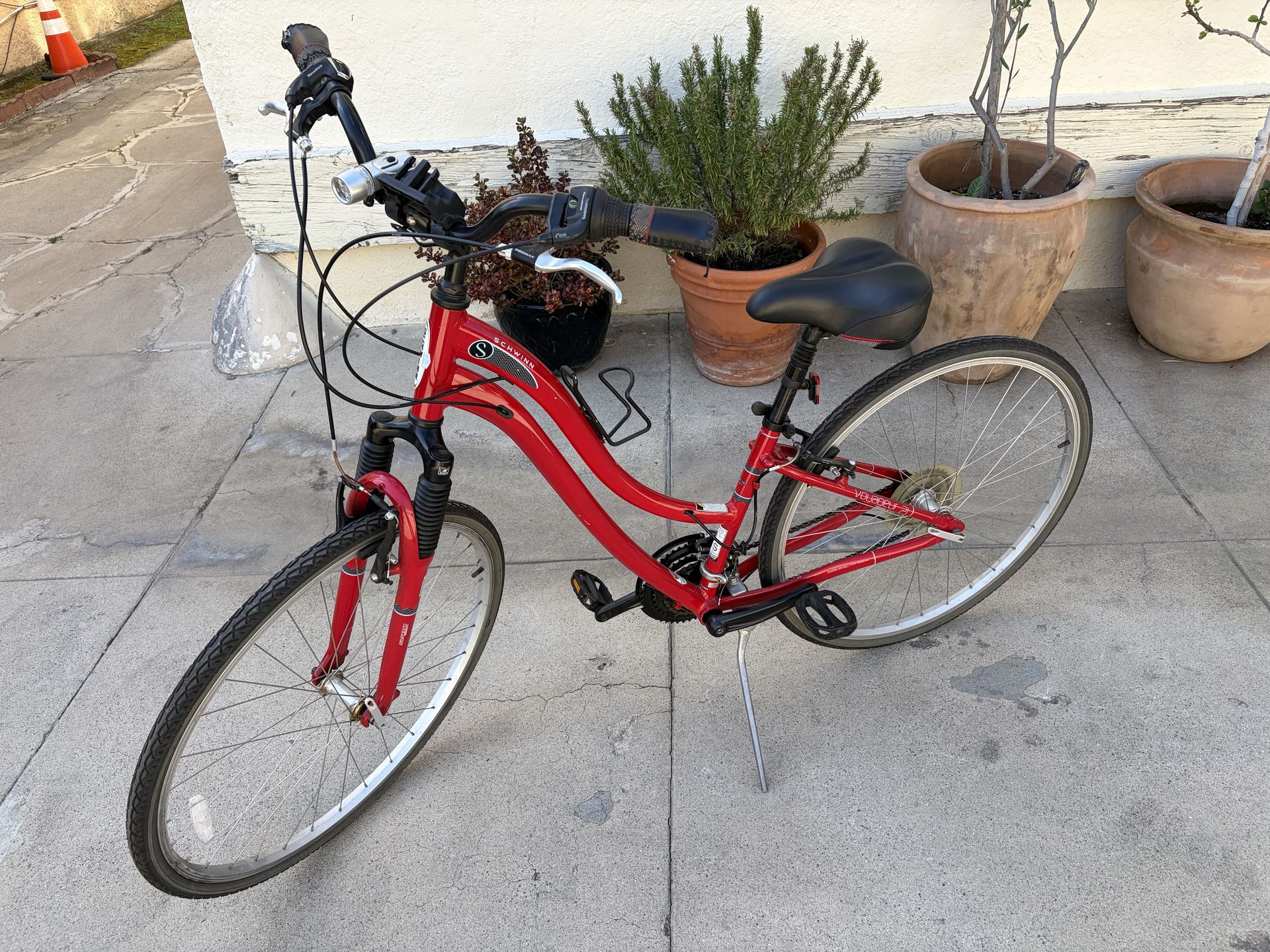 Schwinn Comfort Cruiser Bike – Excellent Condition