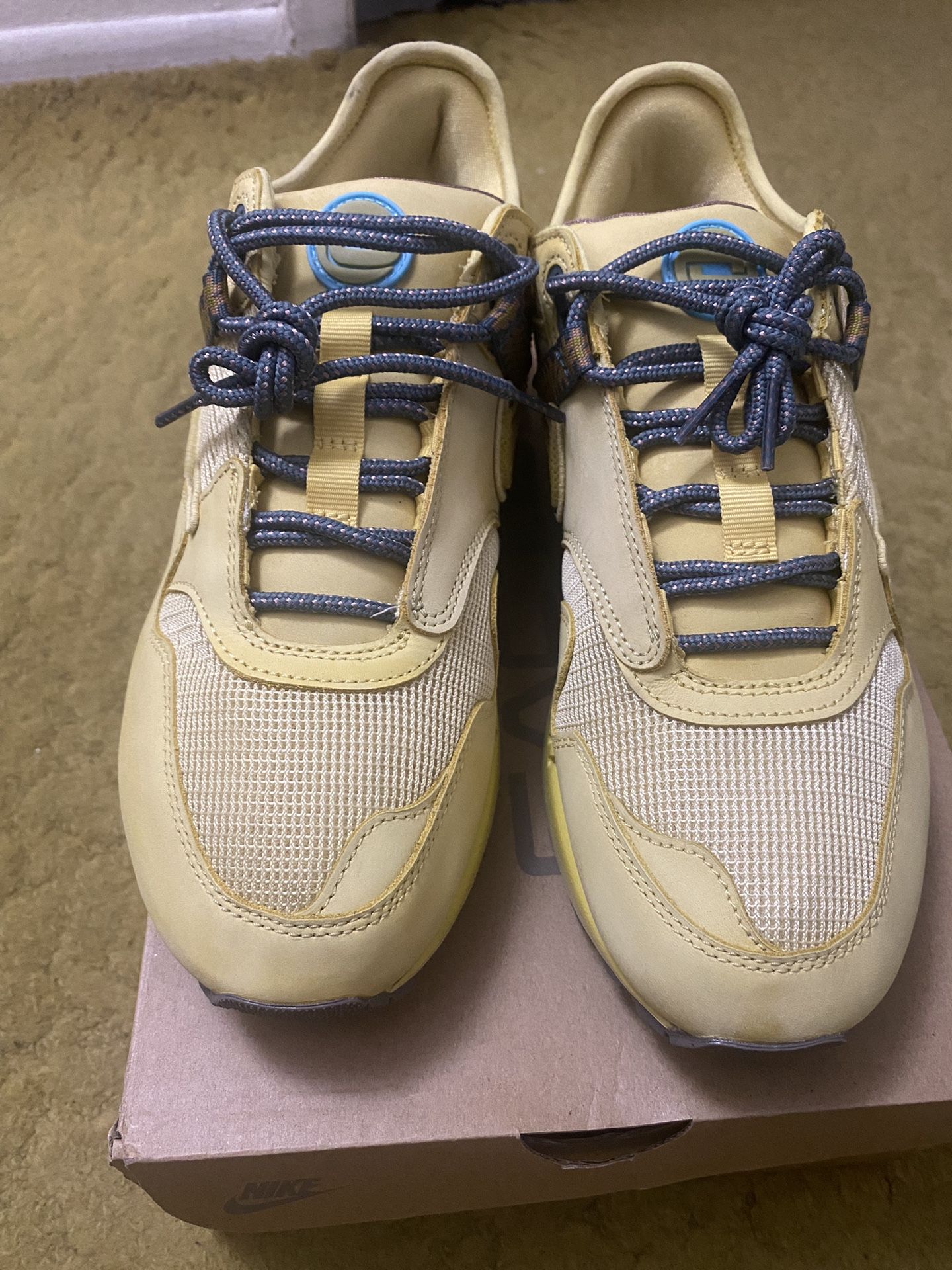 Nike Air Max Travis Scott Saturn Gold