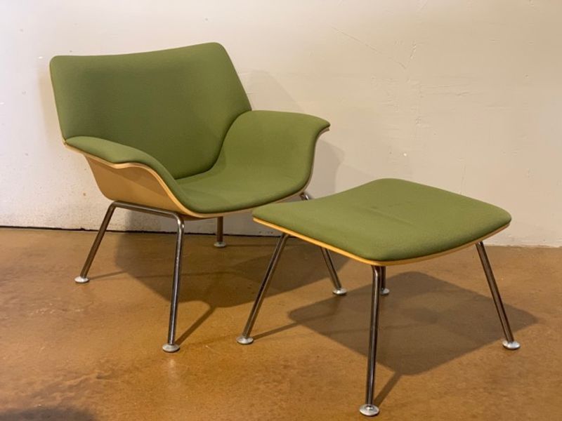 Herman Miller Swoop Bentwood Plywood Lounge Chair With Matching Ottoman