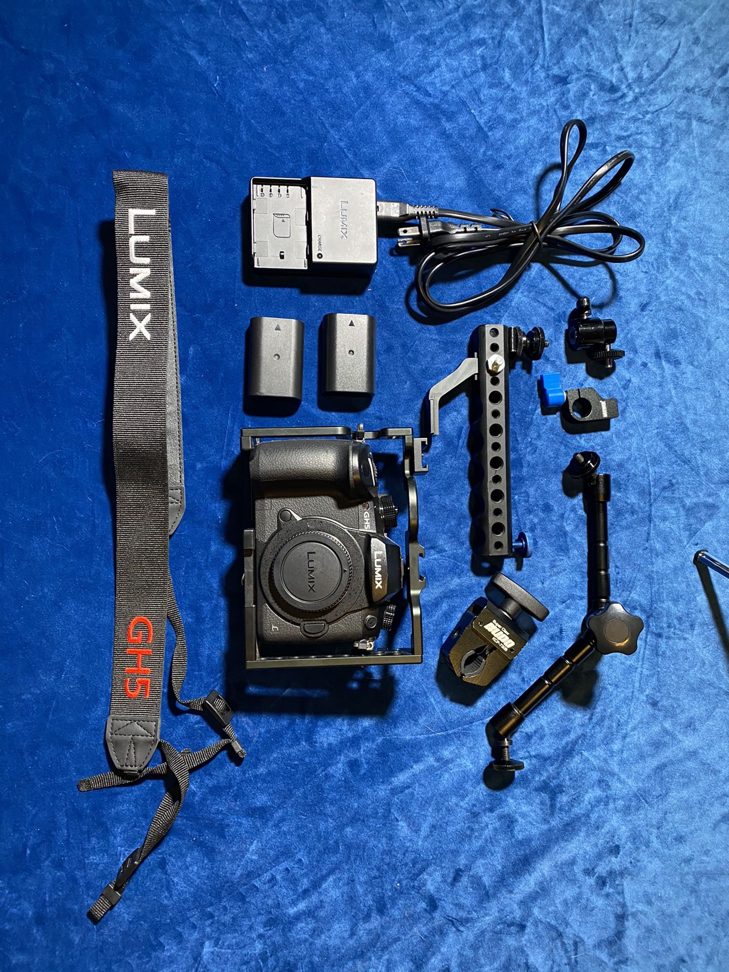 LUMIX gh5 with cage/batteries/charger/attachments