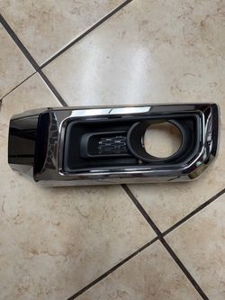 New Toyota 4runner drivers side fog light cover.