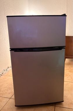 Whirlpool mini fridge