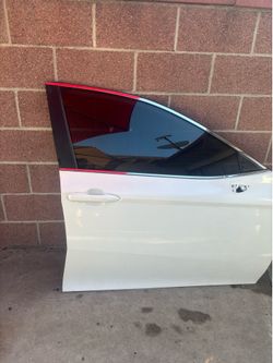 RIGHT PASSENGER SIDE FRONT DOOR 2018-2024 TOYOTA CAMRY (WHITE) “”” NO HARDNESS “”” DENT.