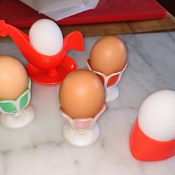 VINTAGE BREAKFAST EGG CUPS Set Of 5 All Plastic 