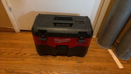 Milwaukee M18 vacuum and 2.0AH battery