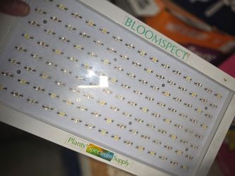 GROW LIGHT VEG GARDEN