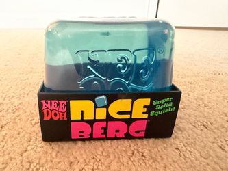 NeeDoh Nice Berg Super Solid Squish Blue Ice Block Cube NEW