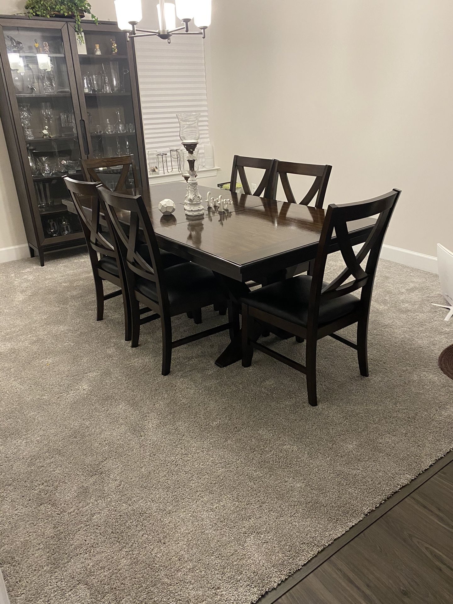 Dining Room Table with 6 chairs