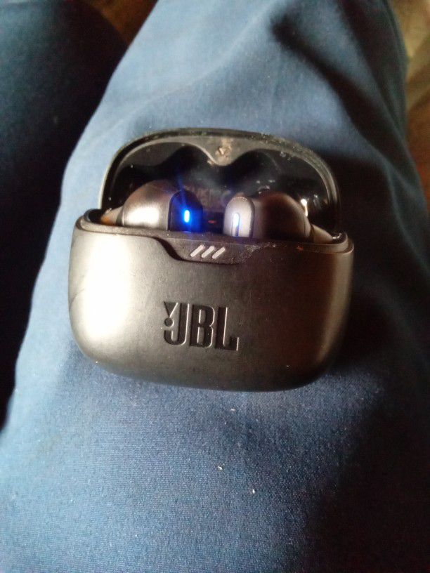 JBL Tune Noise canceling Ear Buds
