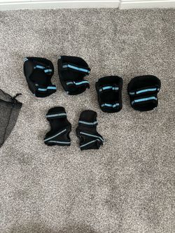 Girls Light Blue & Black Elbow Pads, Knee Pads, & Wrist Pads w/ Mesh Storage Bag