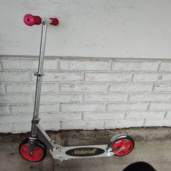 Authentic Big Wheel Razor Kick Scooter Red/Black, Spoked Large Wheels Folding Scooter
1 available