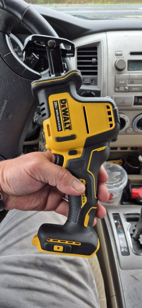 20v Dewalt 20v Brushless Compact Reciprocating Saw & Dcd708 Keyless Drill Driver