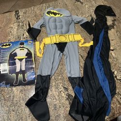 NEW Kids size small 4-6 Tag Says 3-4 Years Batman Halloween costume includes jumpsuit headpiece with Cape and belt