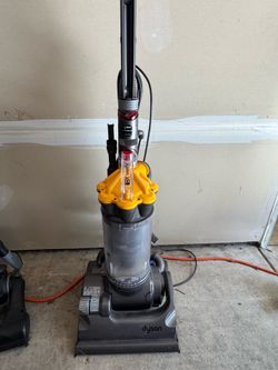 Dyson DC 33 vacuum cleaner