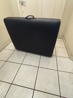 Earthlite Inner Strength portable massage/treatment table