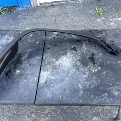 2024-2025 Rivian 1T 1S Front Right Fender Arch Flare Molding OEM PT00604407