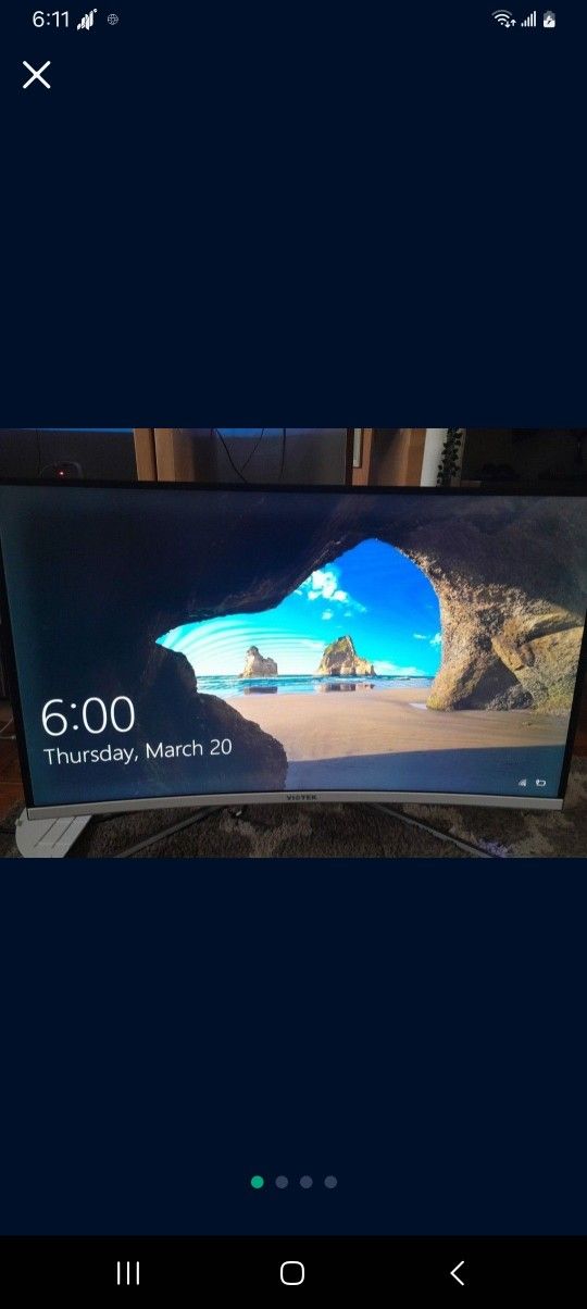 31.5 Inch Curved Viotek Monitor