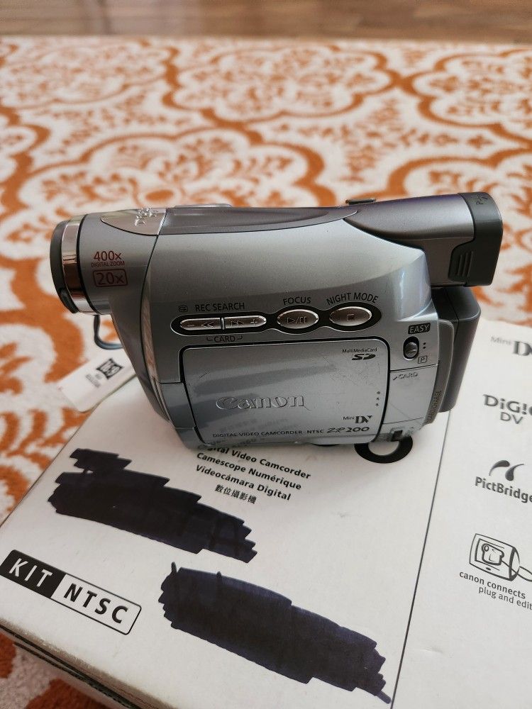 Canon ZR200 - Digital Video Camcorder