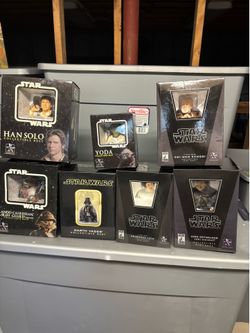 Lot of 14 Star Wars busts