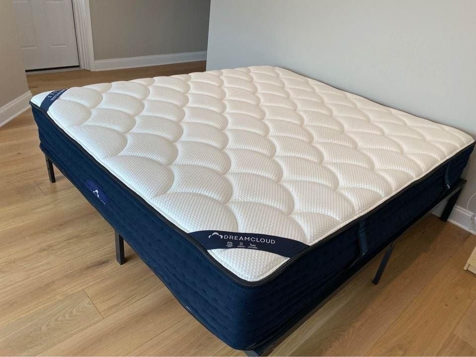 Dreamcloud Original King Size Mattress Bed - Like New Condition